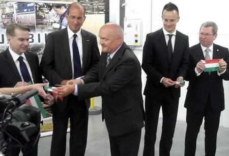 Üzemcsarnokot avatott a szombathelyi Jabil