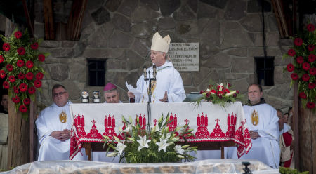 Ternyák Csaba egri érsek, az idei búcsú főszónoka a csíksomlyói pünkösdi búcsún