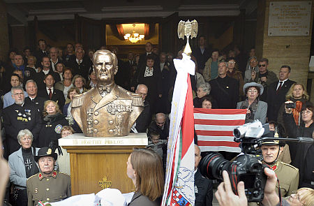 Horthy szobor