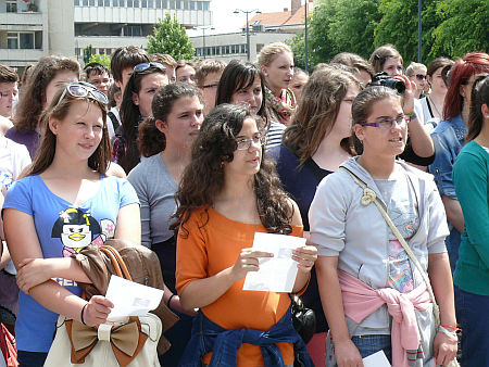 Szombathely, diákok versmondása
