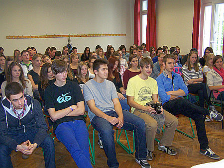 http://www.alon.hu/vitalitas-galeria/gaspar-peter-epitesz-kiallitasa-vitalitas-galeriaban