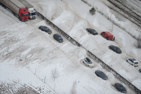 Légifotók a behavazott M1 autópályáról