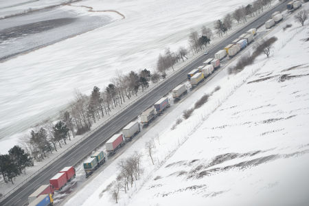 Légifotók a behavazott M1 autópályáról