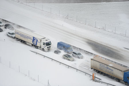 Légifotók a behavazott M1 autópályáról