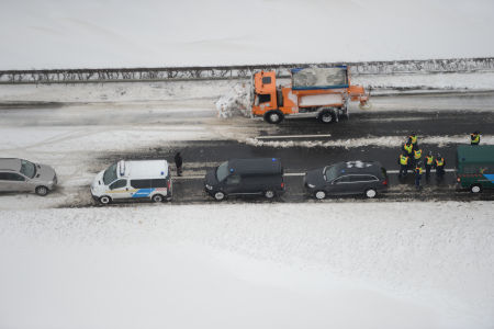 Légifotók a behavazott M1 autópályáról