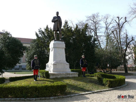 Horváth Boldizsár szobra