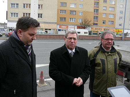 Marton Zsolt, Puskás Tivadar és Rohonczi Lászó építésvezető (Szova)