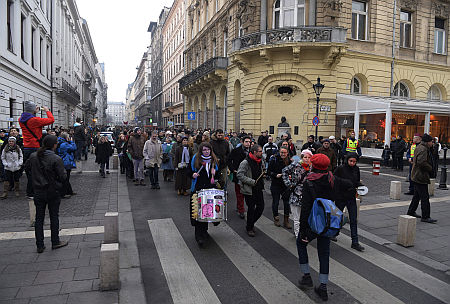 A tüntetők a Nádor utcában