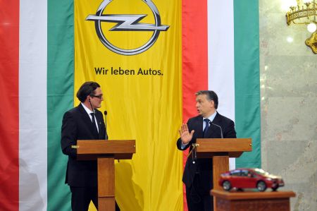 Orbán Viktor bejelent