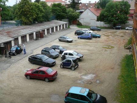 Udvar, ingyenes parkoló