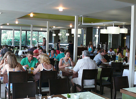 Hotel Pinija, Restaurant