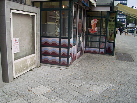 A Fő tér megtisztított kis szeglete: