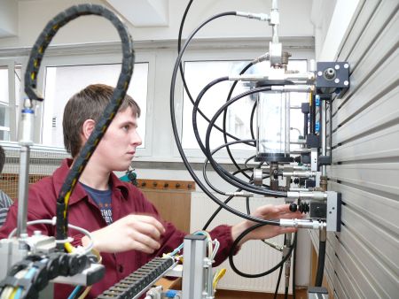 Mechatronikai laboravató Szombathelyen