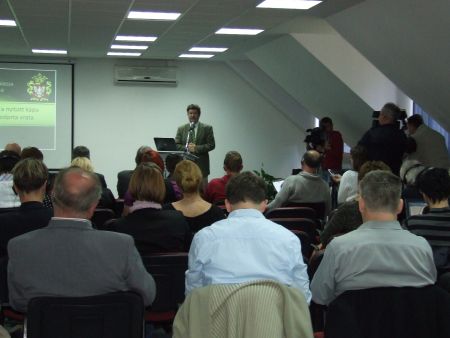 Konferencia a hármashatárról