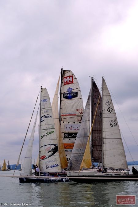 Vitorlásverseny a Balatonon