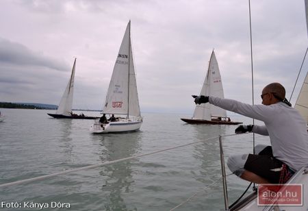 Vitorlásverseny a Balatonon