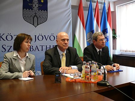 Puskás Tivadar és Ilan Mor izraeli nagykövet.