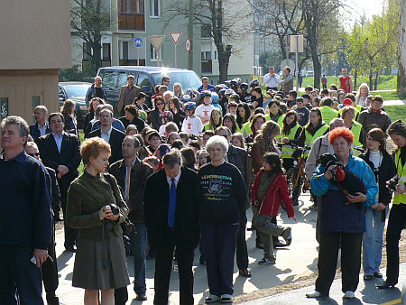 Szombathely, a Dolgoz&oacute;k &uacute;ti ker&eacute;kp&aacute;r&uacute;t &aacute;tad&aacute;sa