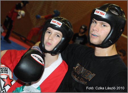 Kick-box bajnokok edzőtáboroznak Vépen
