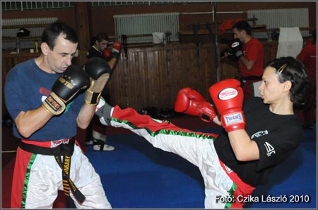 Kick-box bajnokok edzőtáboroznak Vépen