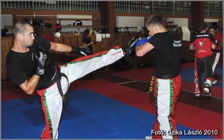 Kick-box bajnokok edzőtáboroznak Vépen