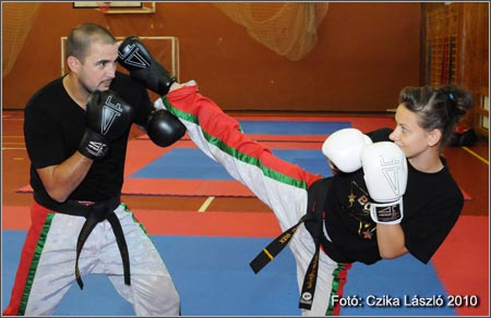 Kick-box bajnokok edzőtáboroznak Vépen