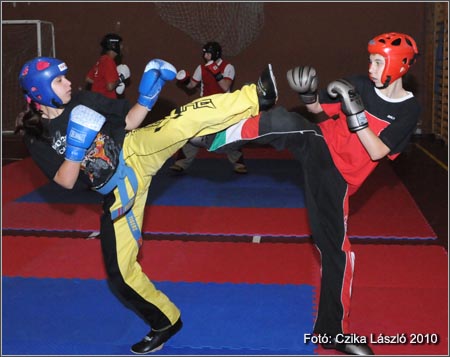 Kick-box bajnokok edzőtáboroznak Vépen