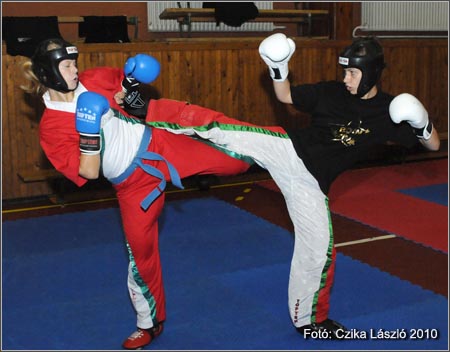 Kick-box bajnokok edzőtáboroznak Vépen