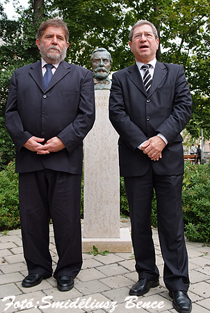 Kov&aacute;cs Ferenc &eacute;s Pusk&aacute;s Tivadar sajt&oacute;t&aacute;j&eacute;koztat&oacute;ja