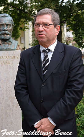 Kov&aacute;cs Ferenc &eacute;s Pusk&aacute;s Tivadar sajt&oacute;t&aacute;j&eacute;koztat&oacute;ja