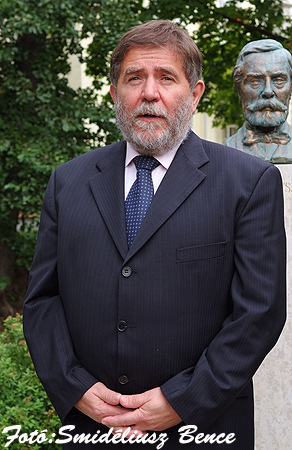Kov&aacute;cs Ferenc &eacute;s Pusk&aacute;s Tivadar sajt&oacute;t&aacute;j&eacute;koztat&oacute;ja