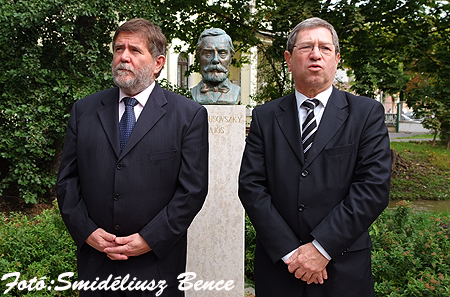 Kov&aacute;cs Ferenc &eacute;s Pusk&aacute;s Tivadar sajt&oacute;t&aacute;j&eacute;koztat&oacute;ja