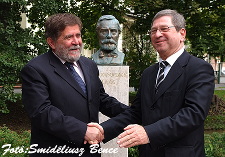 Kov&aacute;cs Ferenc &eacute;s Pusk&aacute;s Tivadar sajt&oacute;t&aacute;j&eacute;koztat&oacute;ja