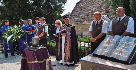 L&oacute;r&aacute;nt Gyula &uacute;jratemet&eacute;se Kőszegen