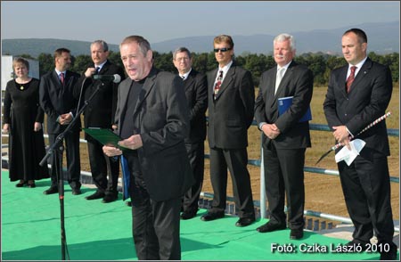 A luk&aacute;csh&aacute;zi v&iacute;zt&aacute;roz&oacute; &aacute;tad&aacute;sa