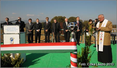 A luk&aacute;csh&aacute;zi v&iacute;zt&aacute;roz&oacute; &aacute;tad&aacute;sa