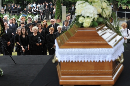 M&aacute;dl Ferenc temet&eacute;se