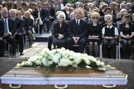 M&aacute;dl Ferenc temet&eacute;se
