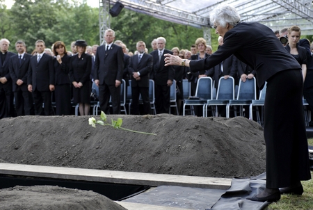 M&aacute;dl Ferenc temet&eacute;se