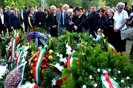 M&aacute;dl Ferenc temet&eacute;se