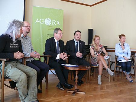 Magyar dal sajt&oacute;t&aacute;j&eacute;koztat&oacute; Szombathelyen