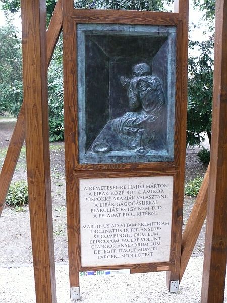 Szent M&aacute;rton szobor