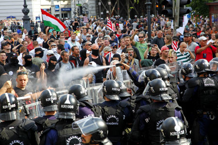 Melegfelvonul&aacute;s 2011