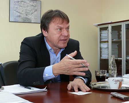 Moln&aacute;r Mikl&oacute;s