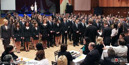 Nagy Lajos Gimn&aacute;zium szalagavat&oacute;
