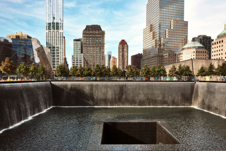 New York Eml&eacute;khely