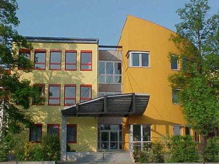 Oberwarti gimn&aacute;zium