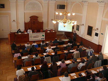 Önkéntes konferencia a Megyeházán