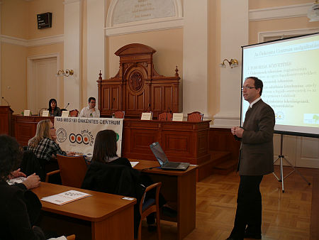 Önkéntes konferencia a Megyeházán