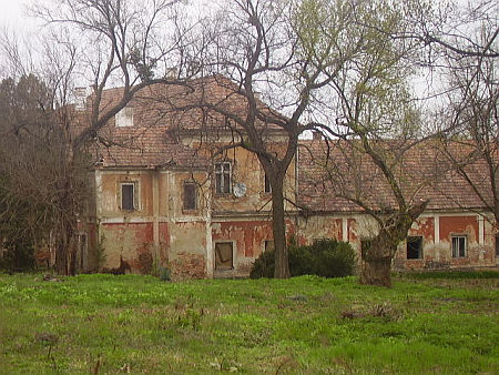 &Ouml;tv&ouml;s, Sz&eacute;chelyi-kast&eacute;y